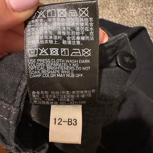 UNIQLO Unisex Relaxed Lightweight Jeans Size 23X32 In Black - Picture 11 of 12